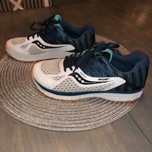 Ride 10 Saucony Size 5